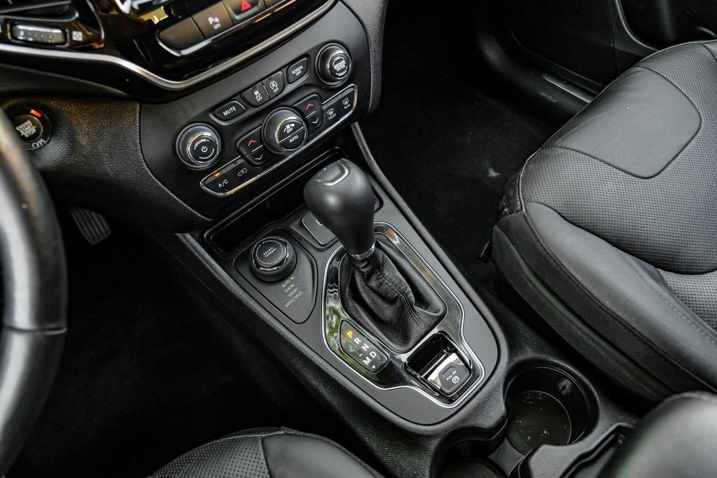 used 2020 Jeep Cherokee car, priced at $19,990