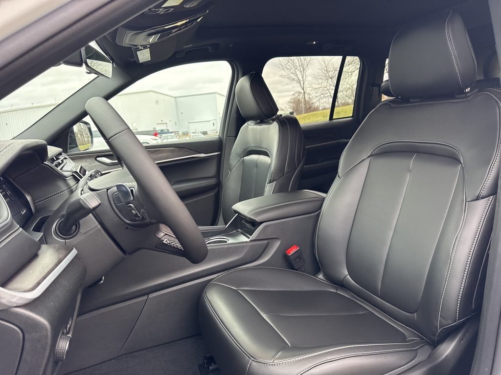 new 2025 Jeep Grand Cherokee car, priced at $50,635