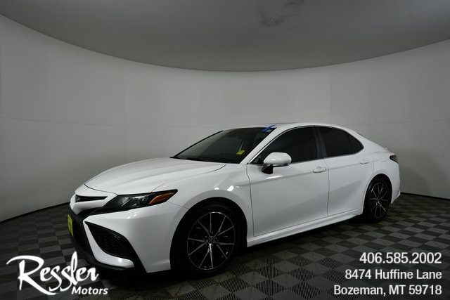 2021 Toyota Camry SE's photo