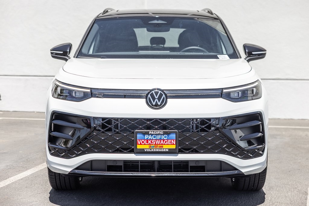 2026 Volkswagen Tiguan SE R-LINE BLACK's photo