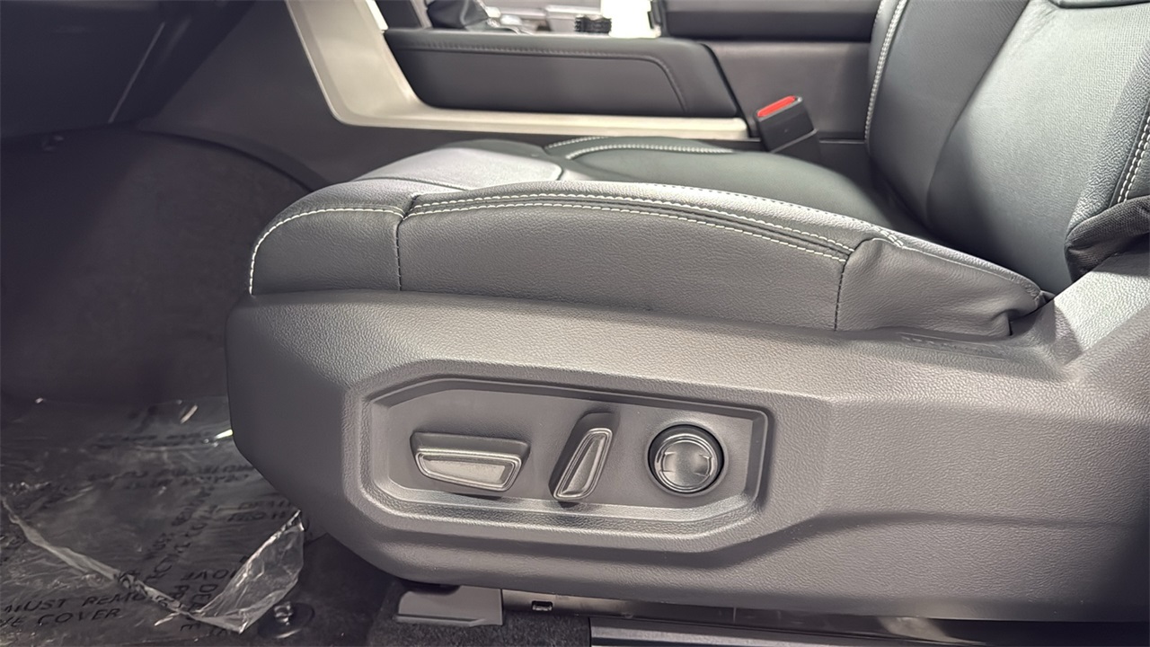 2026 Toyota Tundra Limited CrewMax photo 12