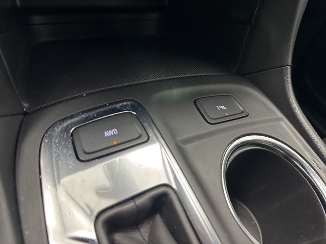 used 2024 Chevrolet Equinox car, priced at $22,988