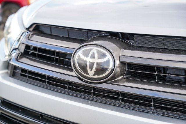 used 2019 Toyota Highlander car, priced at $25,792