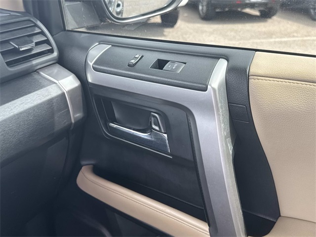 2022 Toyota 4Runner SR5 Premium photo 18