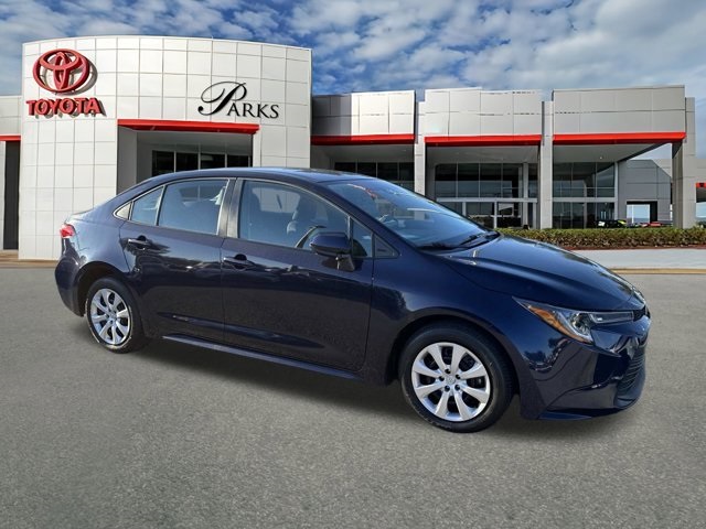 2025 Toyota Corolla LE's photo