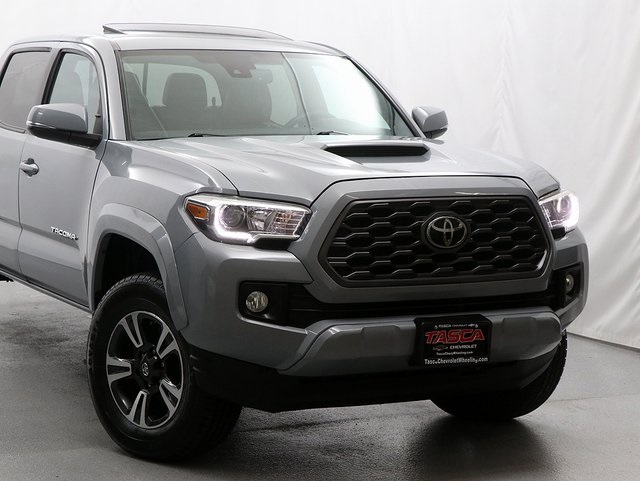 2019 Toyota Tacoma TRD Sport photo 2