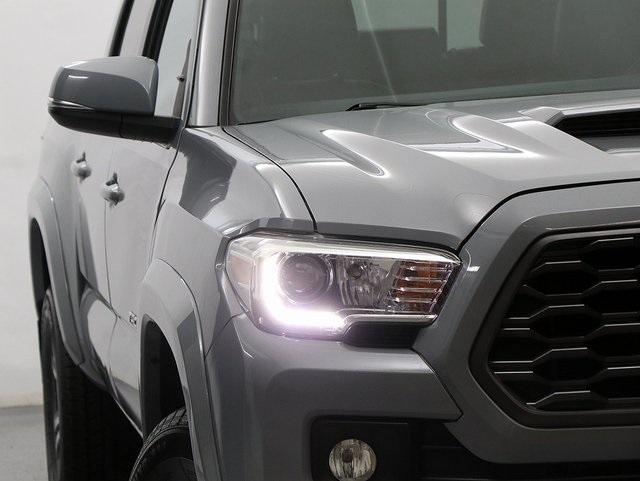 2019 Toyota Tacoma TRD Sport photo 4