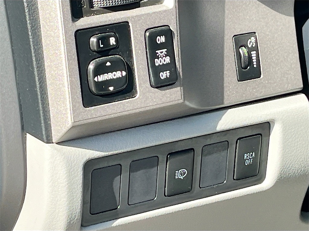 2013 Toyota Sequoia SR5 photo 10