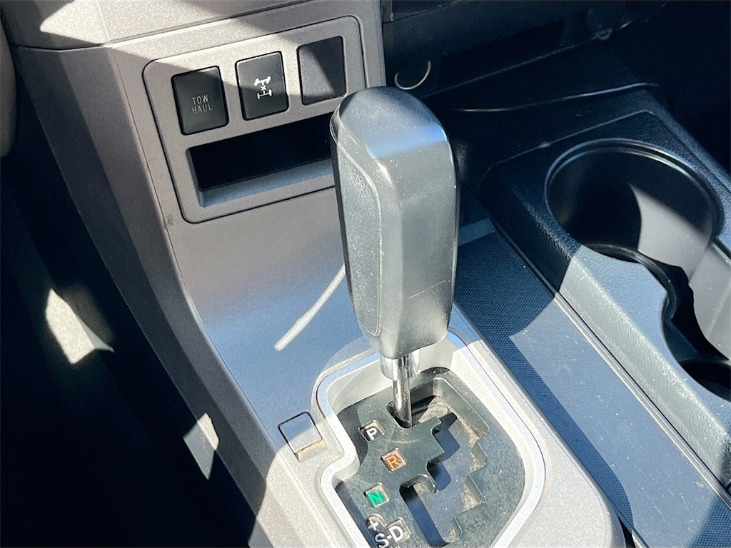 2013 Toyota Sequoia SR5 photo 15
