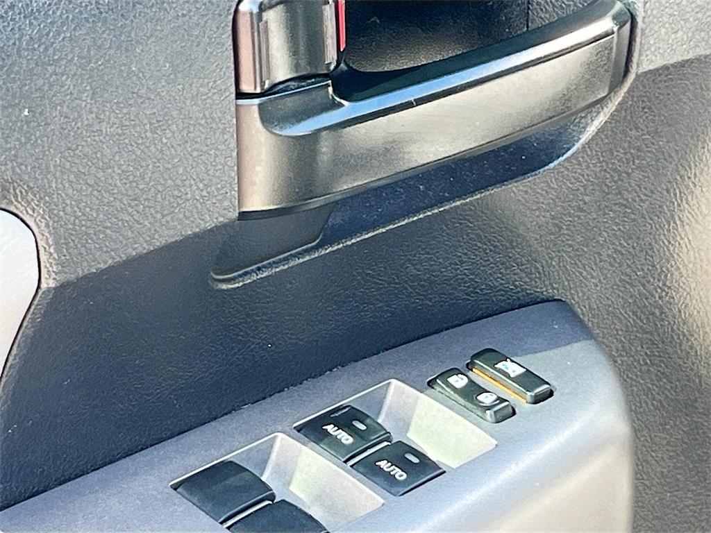 2013 Toyota Sequoia SR5 photo 16