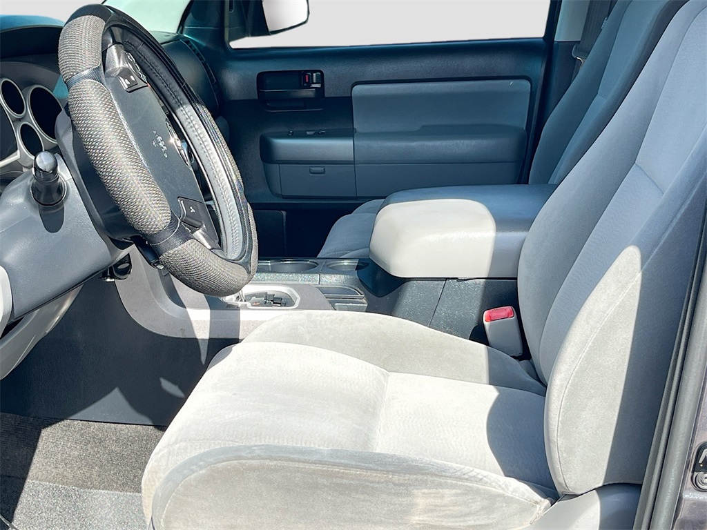 2013 Toyota Sequoia SR5 photo 17