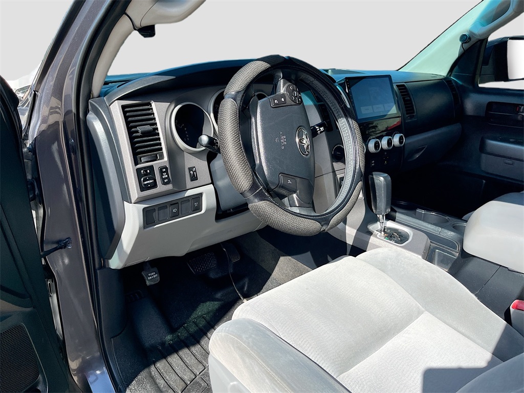 2013 Toyota Sequoia SR5 photo 18