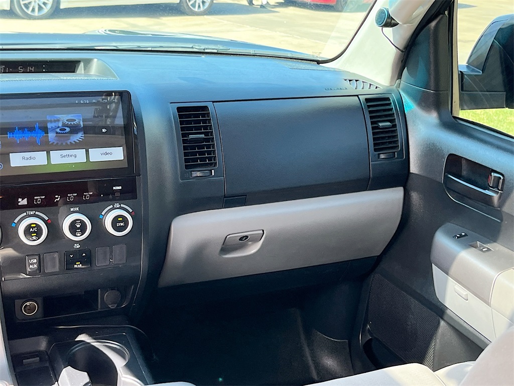 2013 Toyota Sequoia SR5 photo 21