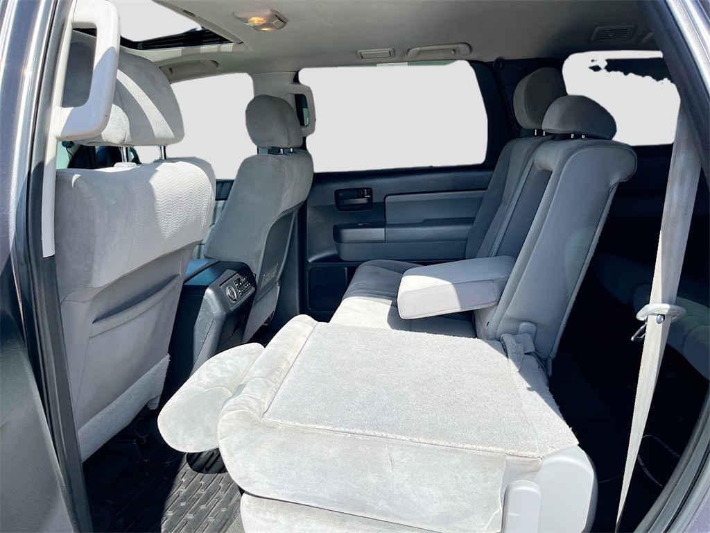 2013 Toyota Sequoia SR5 photo 22