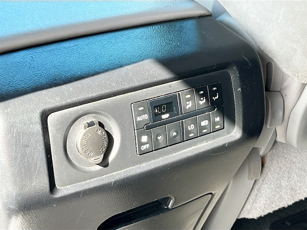 2013 Toyota Sequoia SR5 photo 23