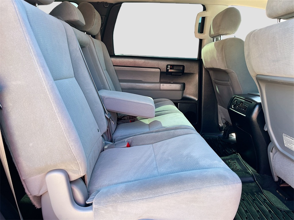2013 Toyota Sequoia SR5 photo 26