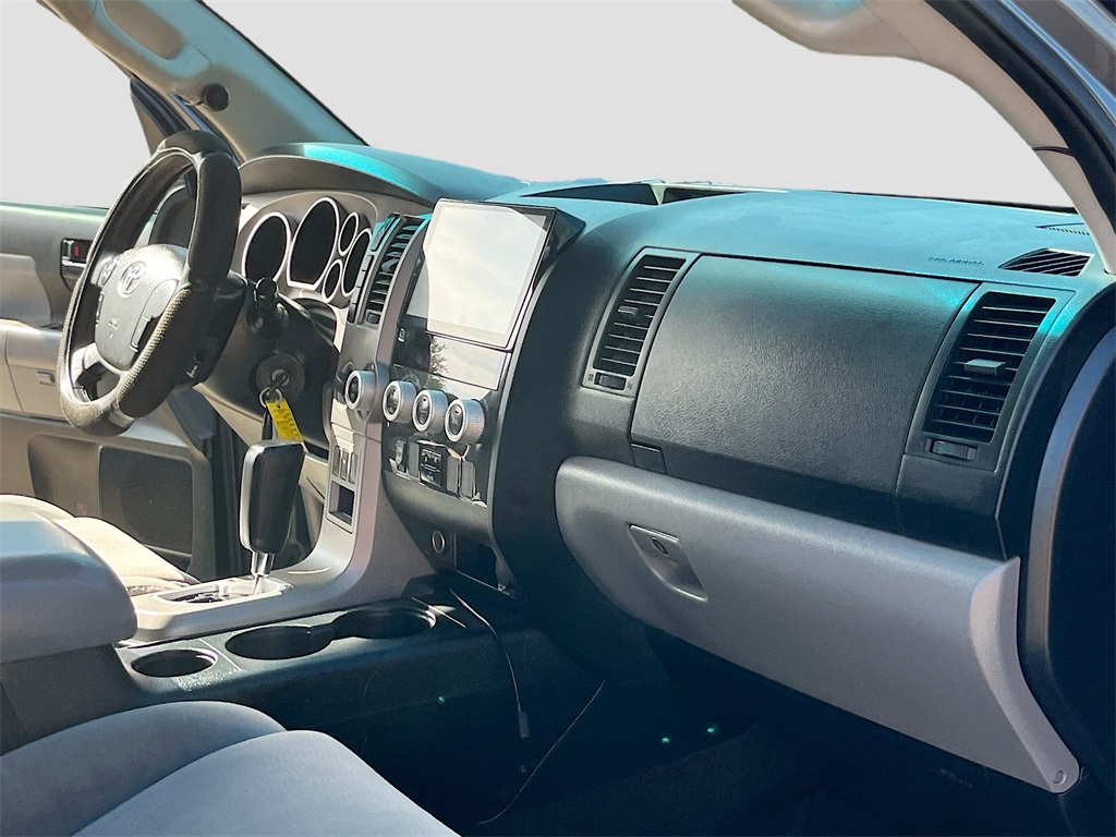 2013 Toyota Sequoia SR5 photo 28