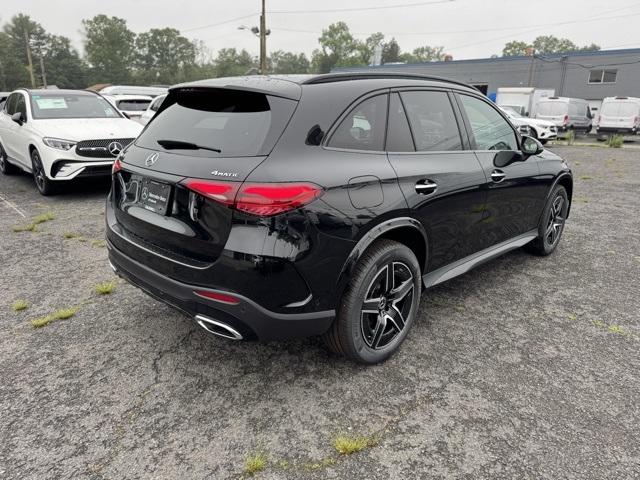 2025 Mercedes Benz GLC 300 4MATIC photo 3