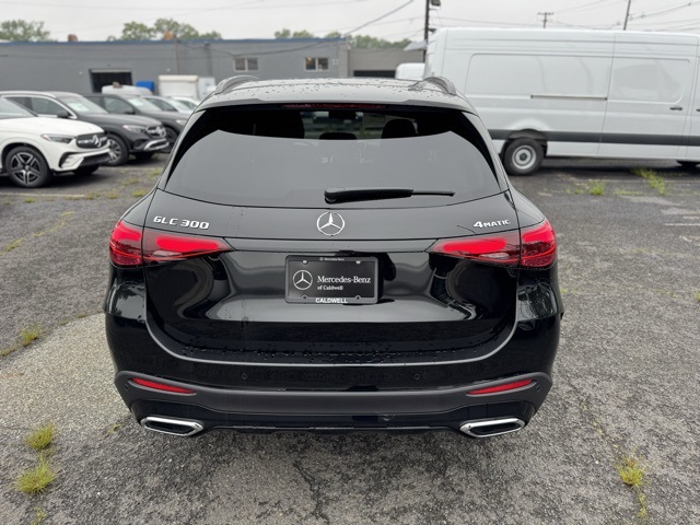 2025 Mercedes Benz GLC 300 4MATIC photo 4
