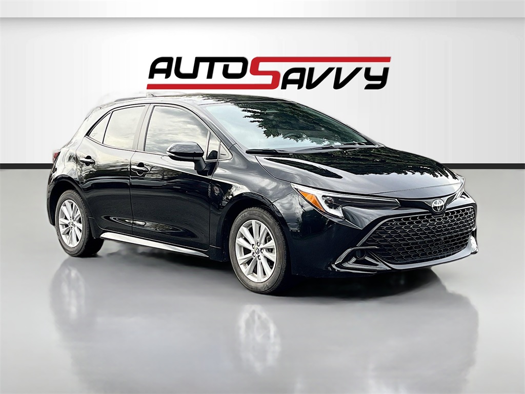 2025 Toyota Corolla Hatchback SE's photo