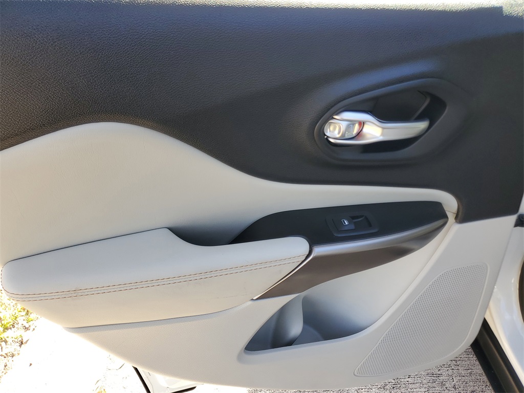 used 2022 Jeep Cherokee car, priced at $20,746