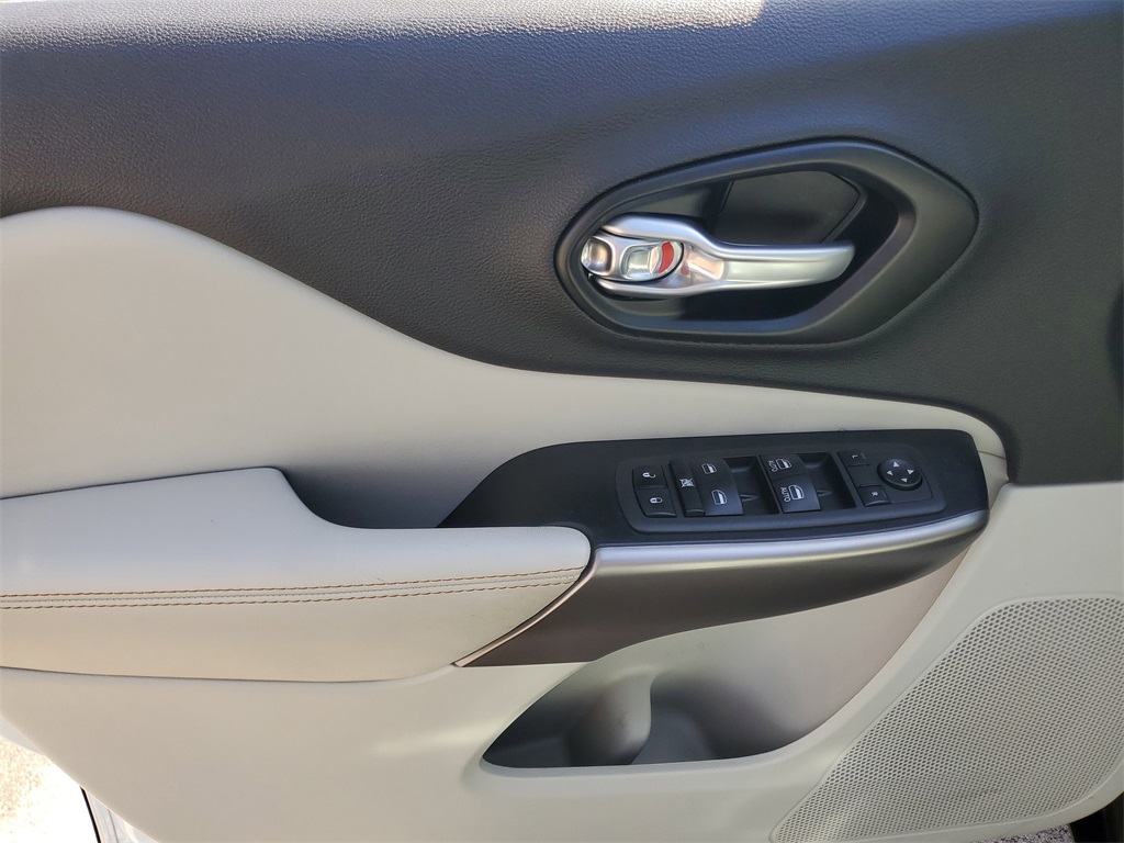 used 2022 Jeep Cherokee car, priced at $20,746