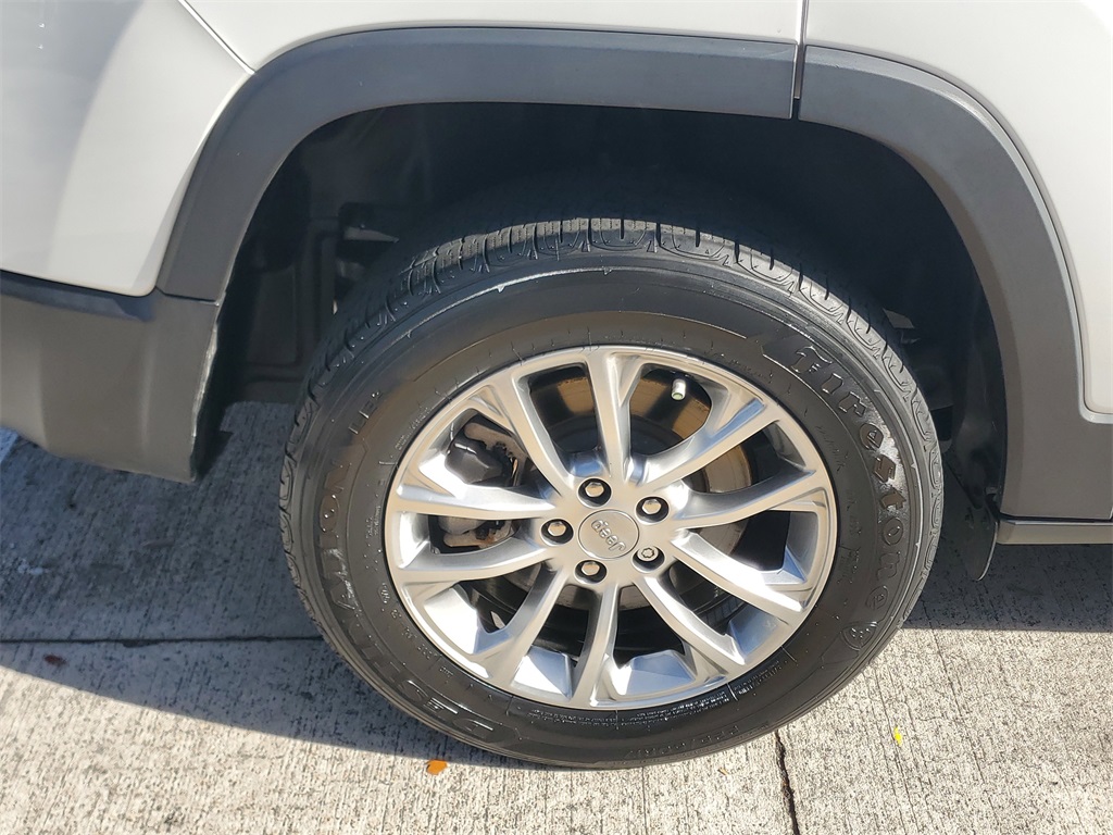 used 2022 Jeep Cherokee car, priced at $20,746