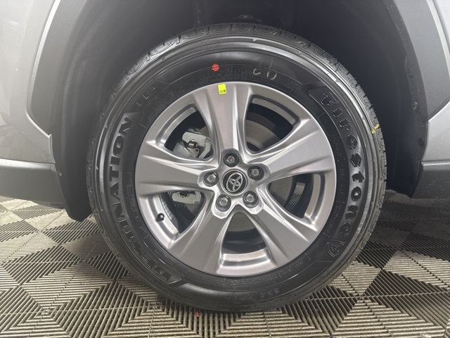 2025 Toyota RAV4 XLE photo 10