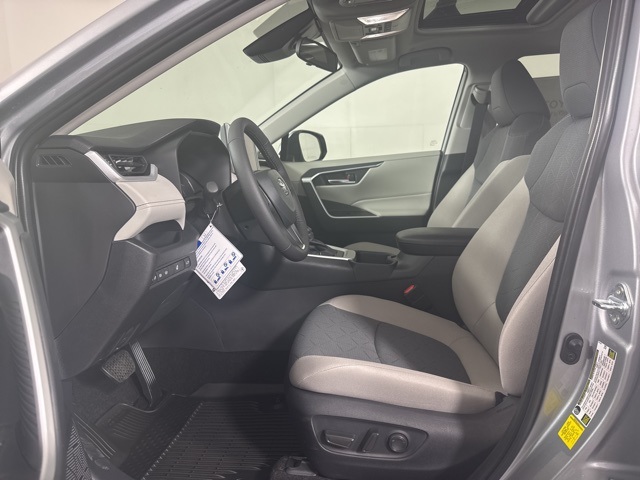 2025 Toyota RAV4 XLE photo 11