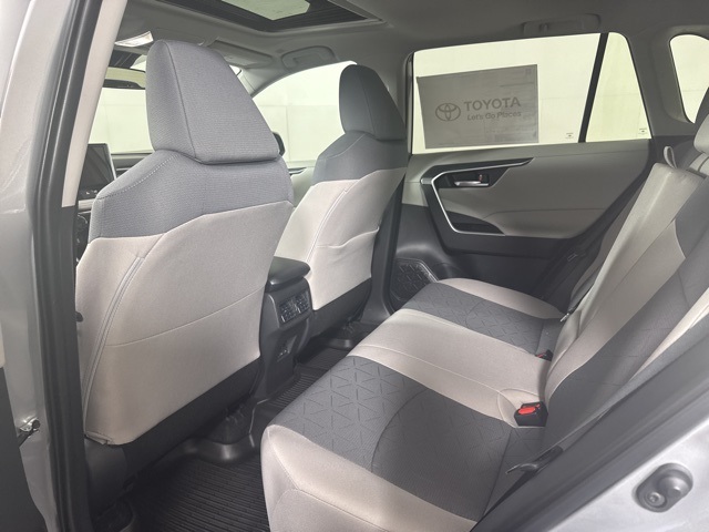 2025 Toyota RAV4 XLE photo 12