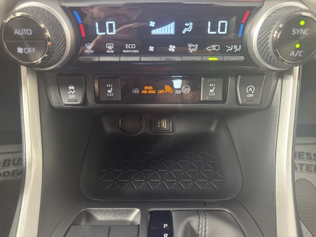 2025 Toyota RAV4 XLE photo 16