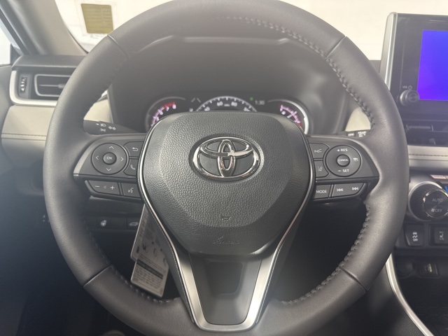 2025 Toyota RAV4 XLE photo 19