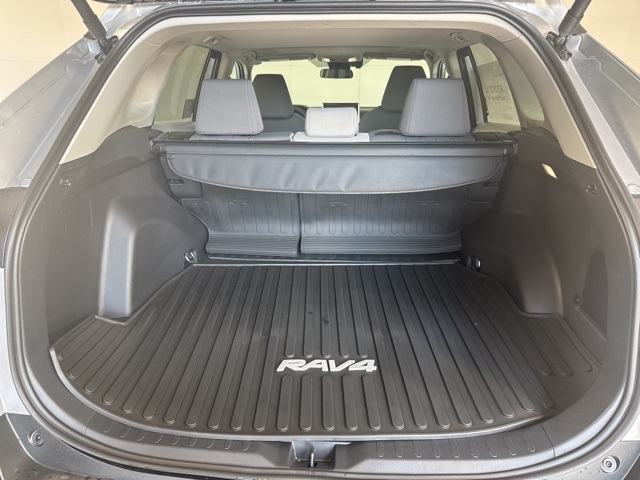 2025 Toyota RAV4 XLE photo 21