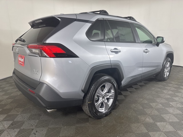 2025 Toyota RAV4 XLE photo 3