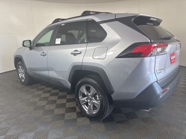 2025 Toyota RAV4 XLE photo 6
