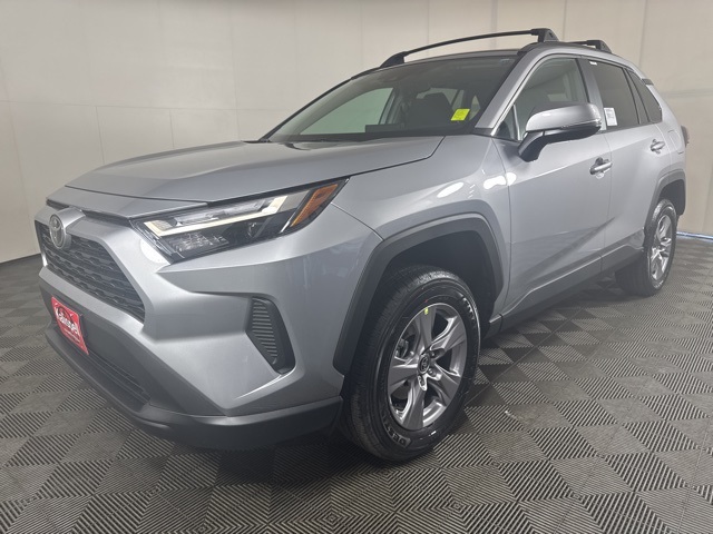 2025 Toyota RAV4 XLE photo 8