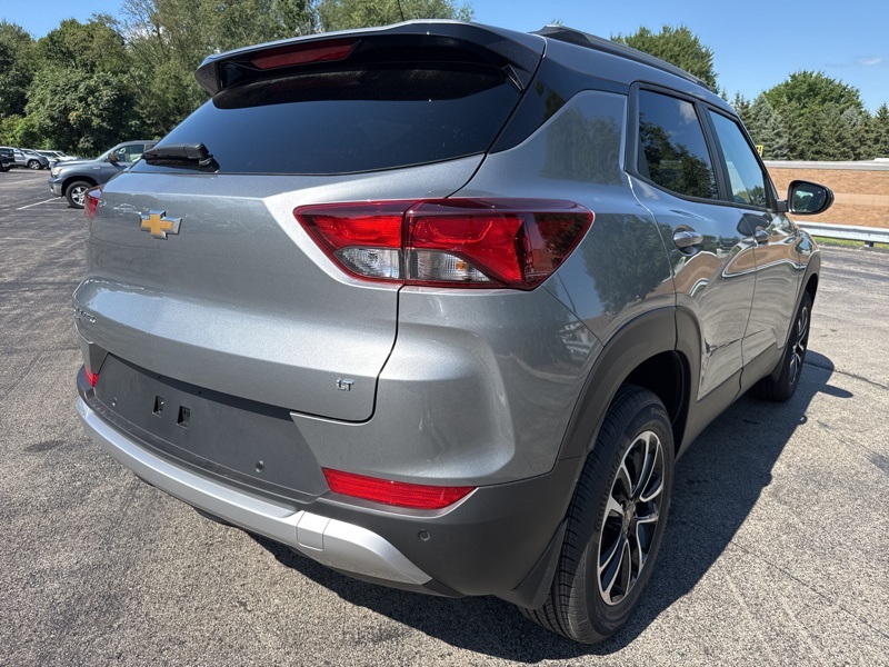 2026 Chevrolet Trailblazer LT photo 2