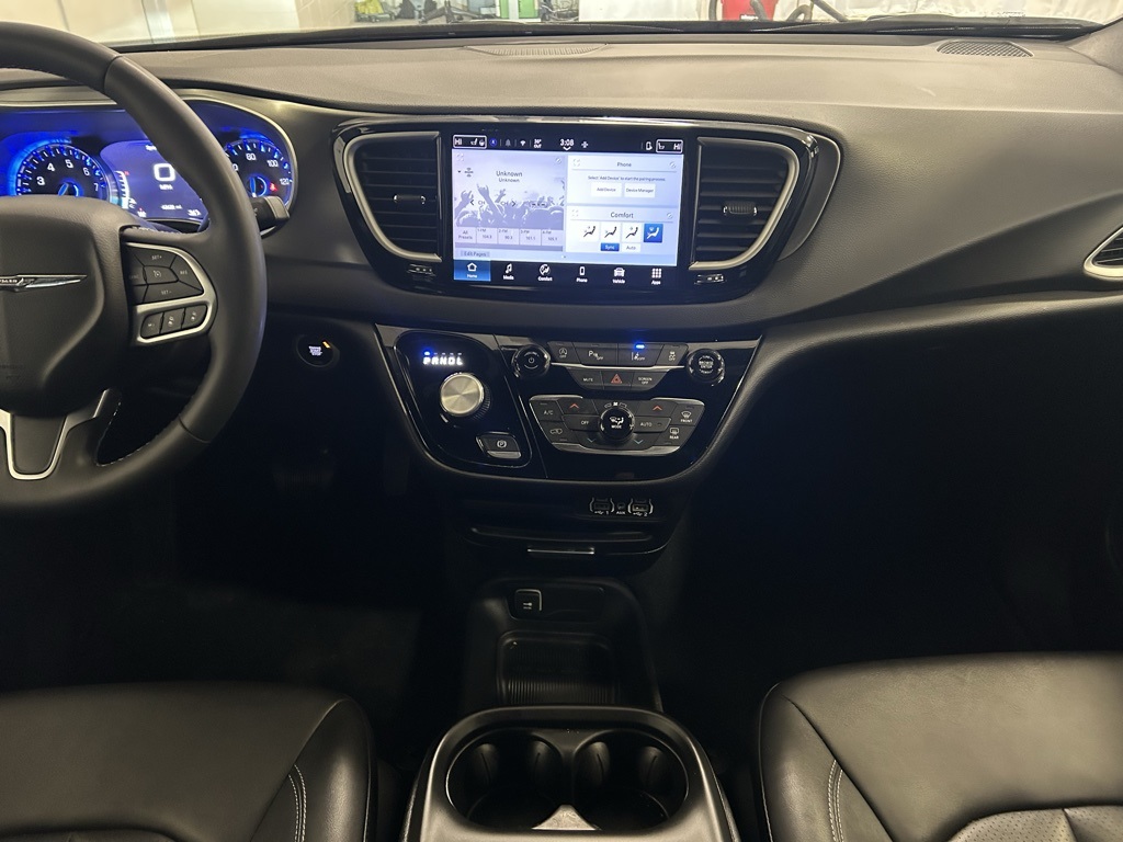 used 2025 Chrysler Pacifica car, priced at $29,880