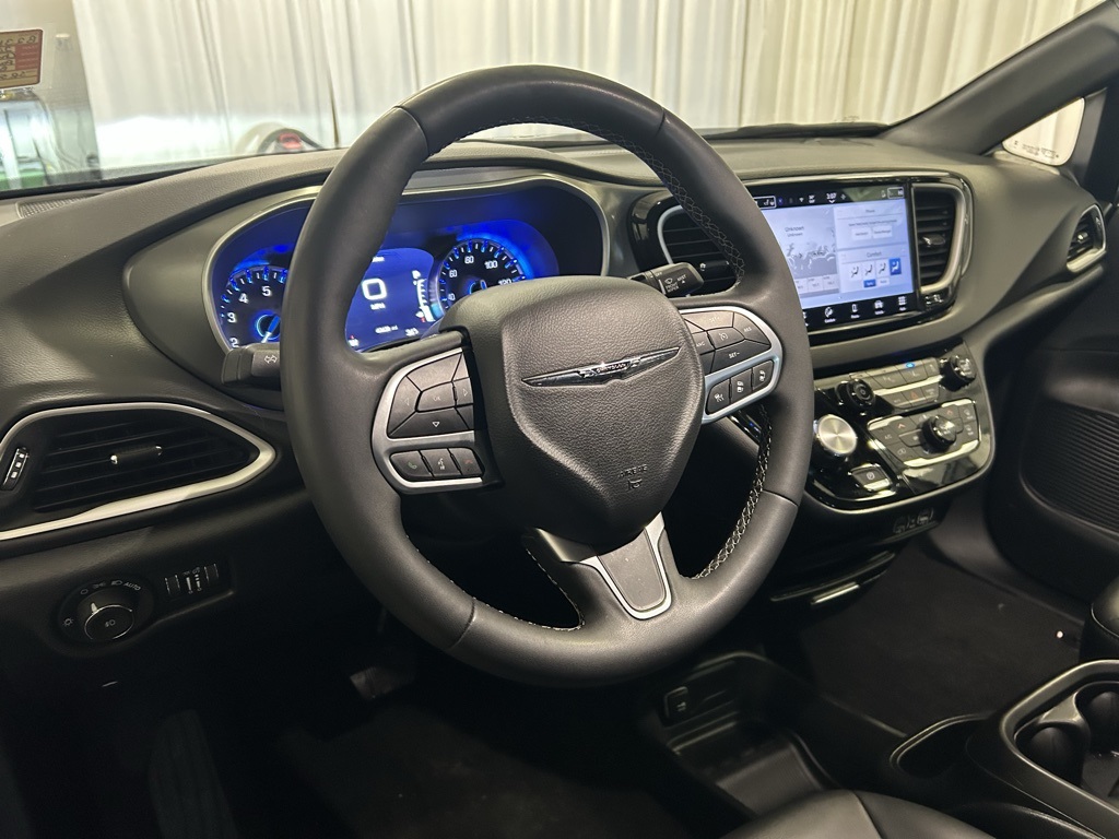 used 2025 Chrysler Pacifica car, priced at $29,880