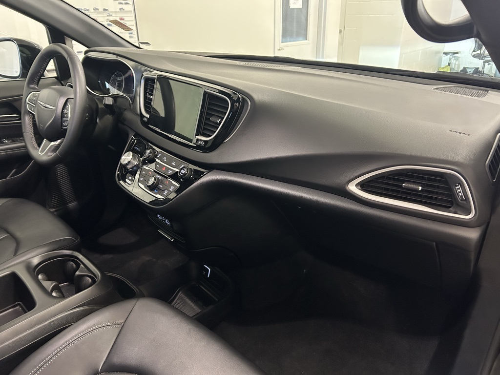 used 2025 Chrysler Pacifica car, priced at $29,880