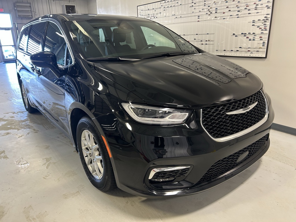 used 2025 Chrysler Pacifica car, priced at $29,880