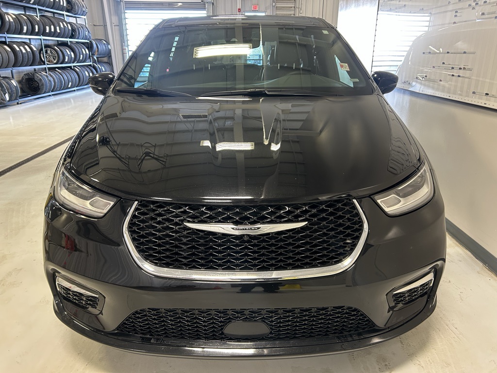 used 2025 Chrysler Pacifica car, priced at $29,880