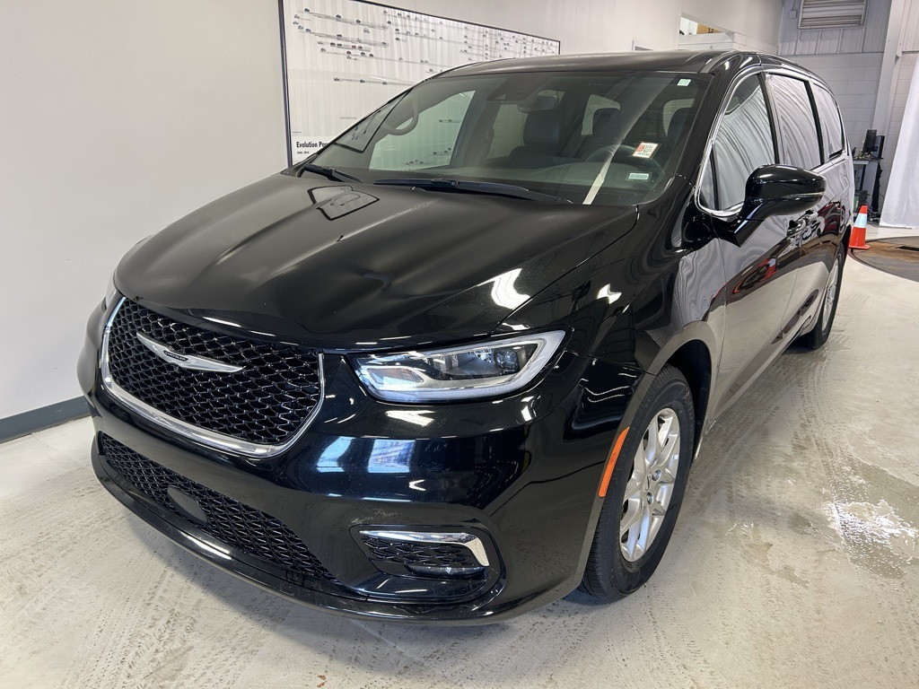 used 2025 Chrysler Pacifica car, priced at $29,880