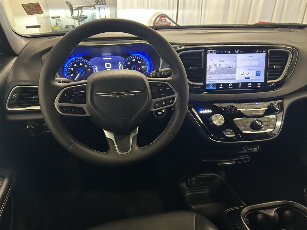 used 2025 Chrysler Pacifica car, priced at $29,880