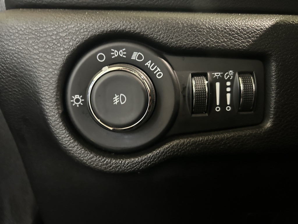 used 2025 Chrysler Pacifica car, priced at $29,880