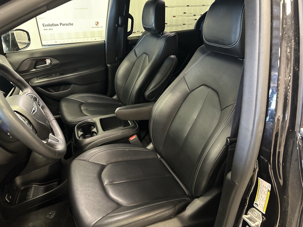 used 2025 Chrysler Pacifica car, priced at $29,880