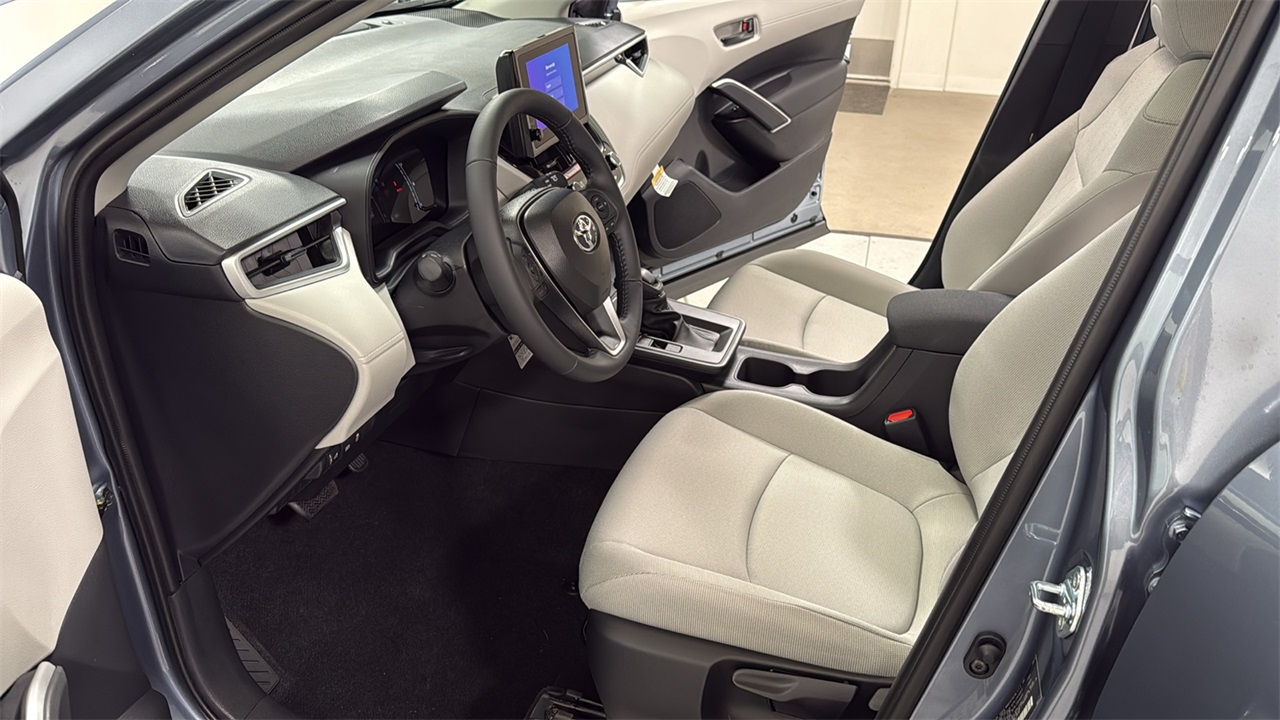 2026 Toyota Corolla Cross LE photo 11