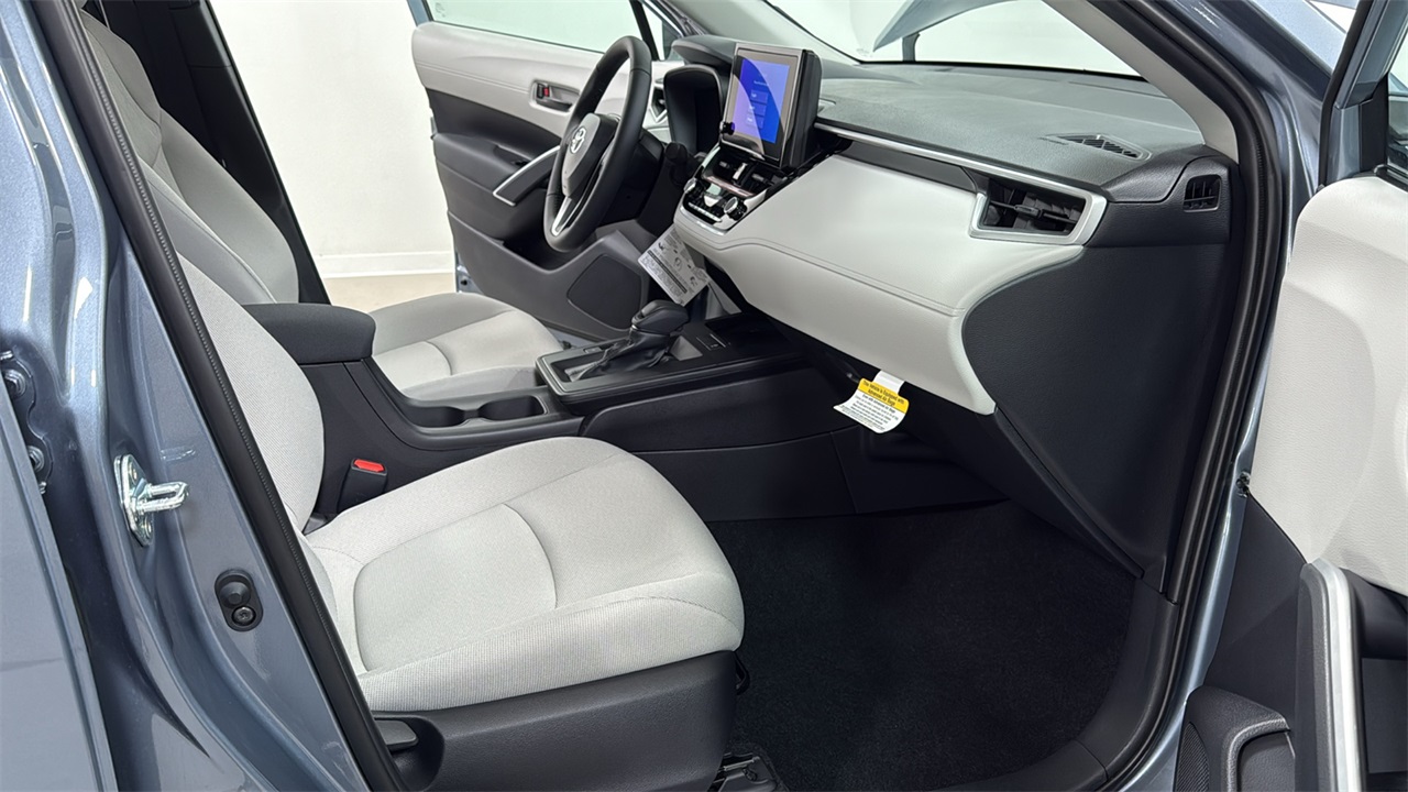 2026 Toyota Corolla Cross LE photo 17