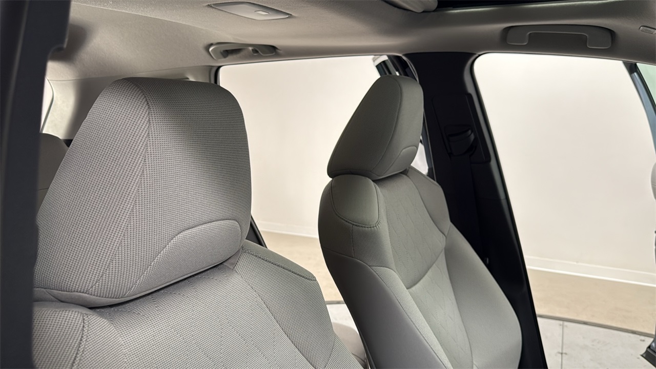 2026 Toyota Corolla Cross LE photo 18