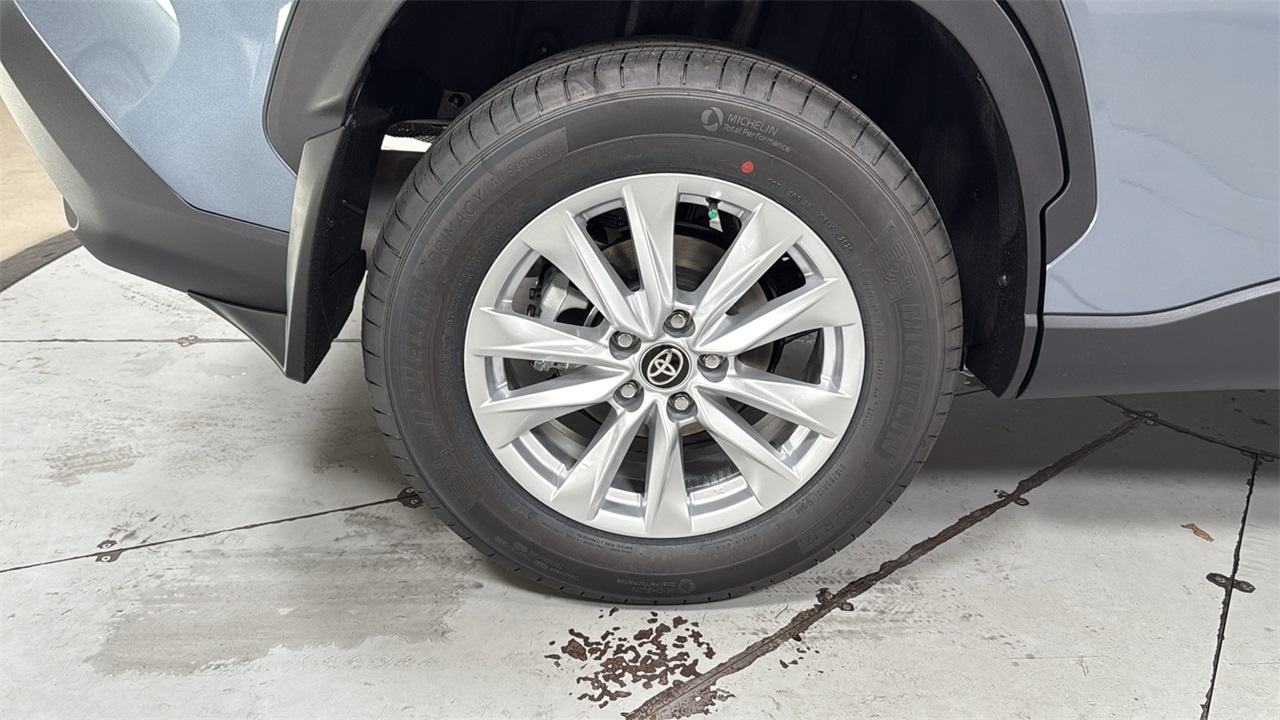 2026 Toyota Corolla Cross LE photo 20